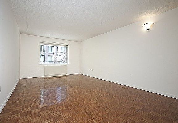 3rd image of 50 Battery Pl APT 3T