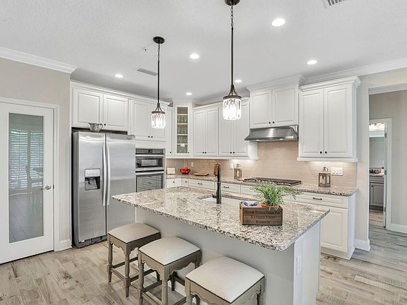 4th image of 129 Oyster Bay Way