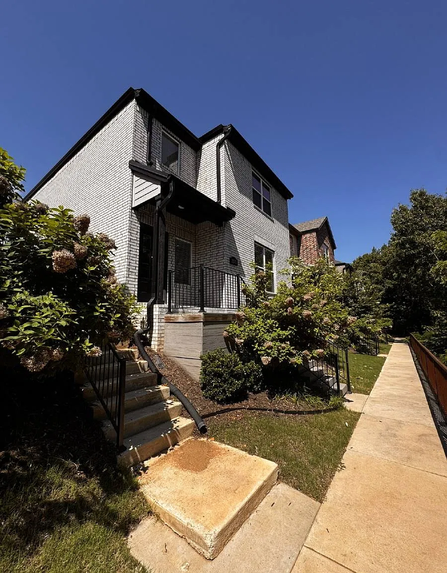 2375 E Amherst Alley in Fayetteville, AR 72703 — Photo 1