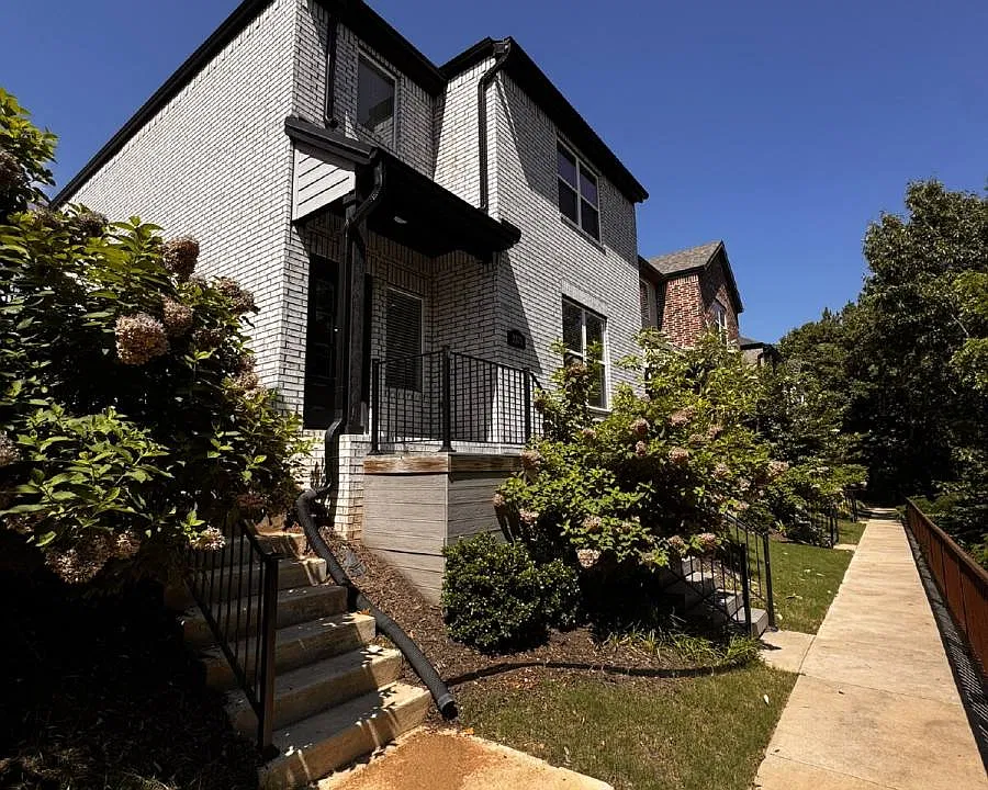 2375 Amherst Aly