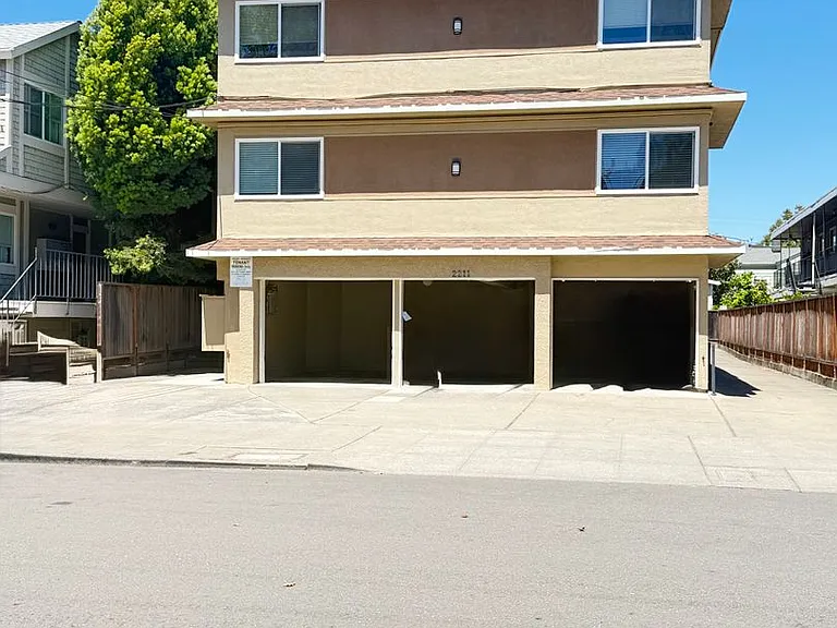 2211 San Antonio Ave — Photo 1