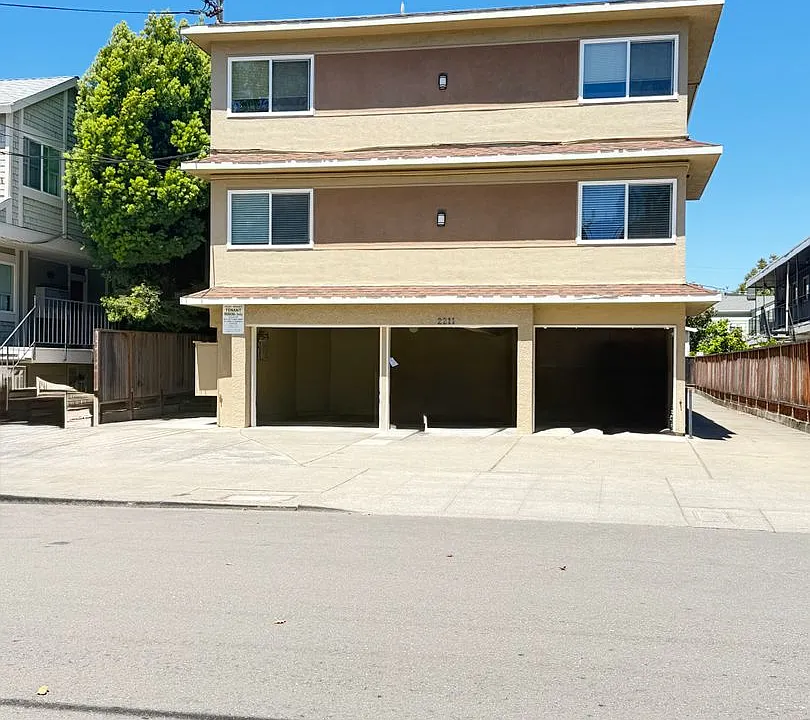 2211 San Antonio Ave