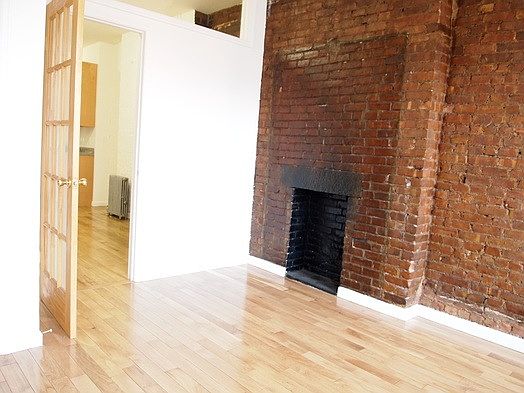 4th image of 303 E 6th St