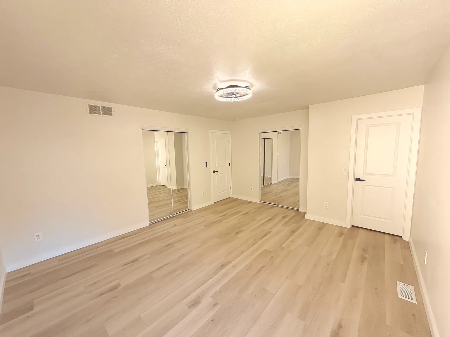 5 bed, 1280 sqft, $2,200 — Photo 4