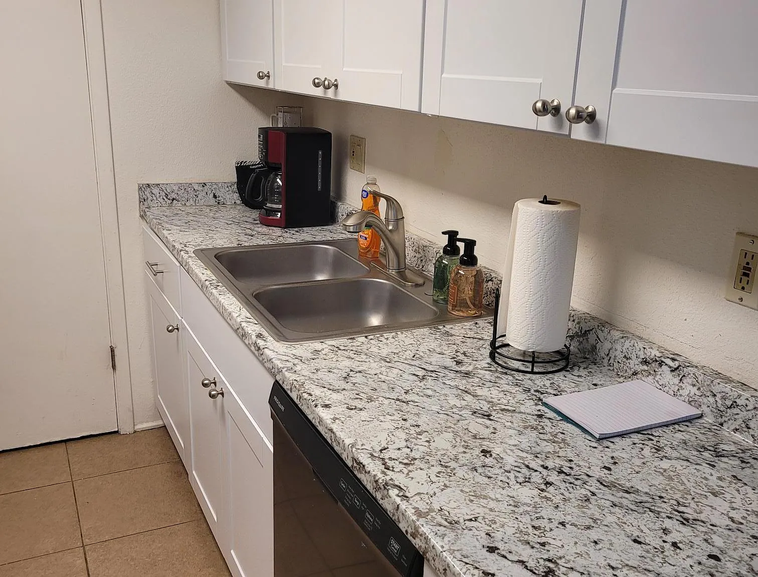 2 bed, 924 sqft, $1,775 — Photo 2