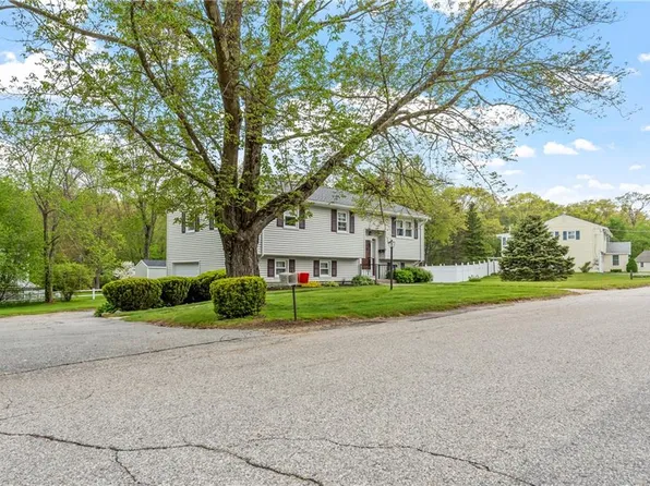 2 Deborah Ave, North Smithfield, RI 02896