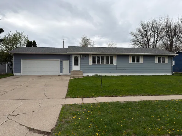 1949 Lampert Dr SE, Huron, SD 57350