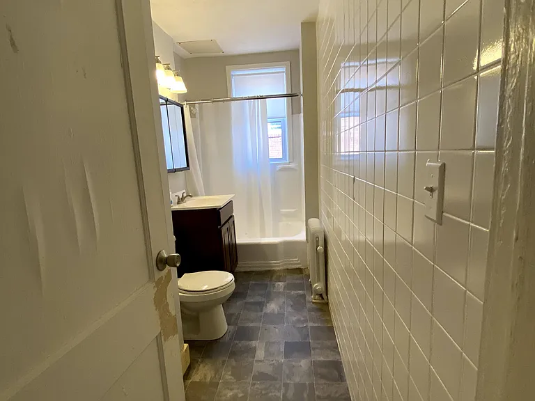 140 Davis Ave — Photo 7