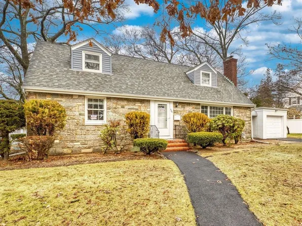 428 Pine Street, Freeport, NY 11520