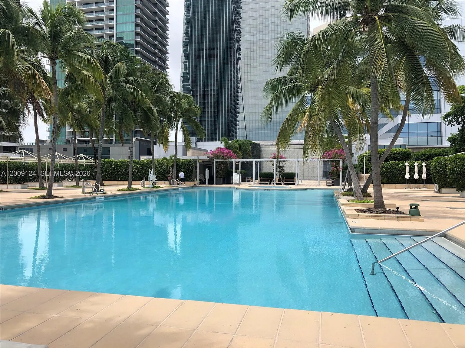 Millennium Tower Condomin — Photo 1