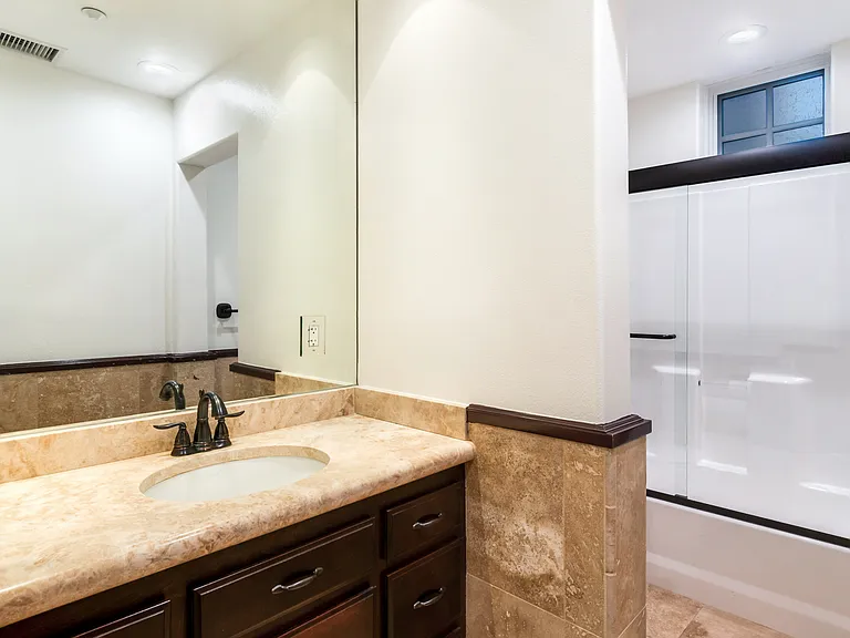 1916 Country Club Ln #1 — Photo 5