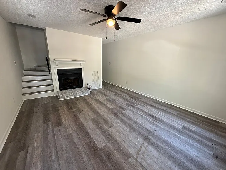 3401 Christopher Dr NW — Photo 3