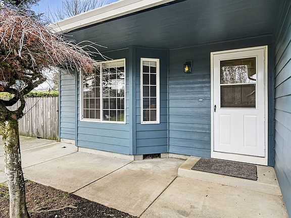 3rd image of 9313 NE 82nd Cir