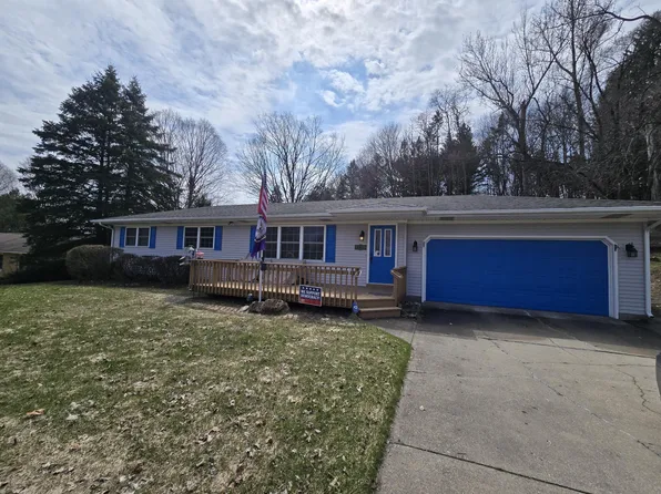 2739 Hillcrest Dr, New Era, MI 49446