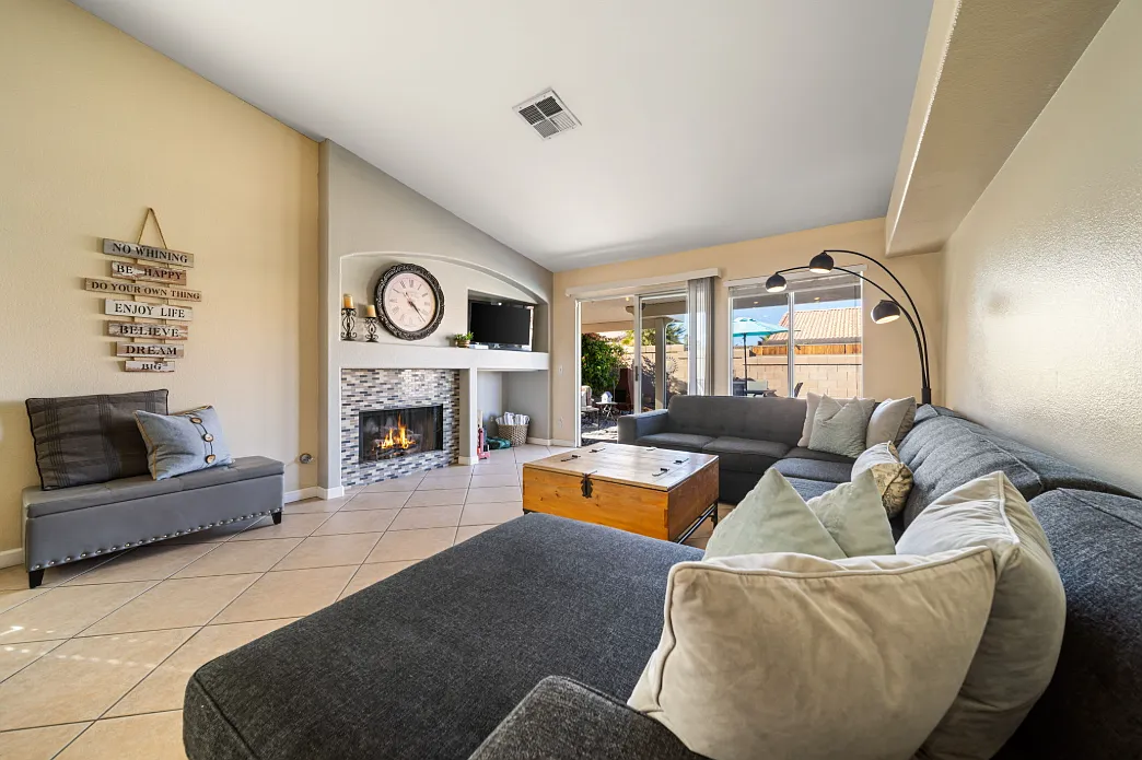 3 bed, 2003 sqft, $4,500 — Photo 3