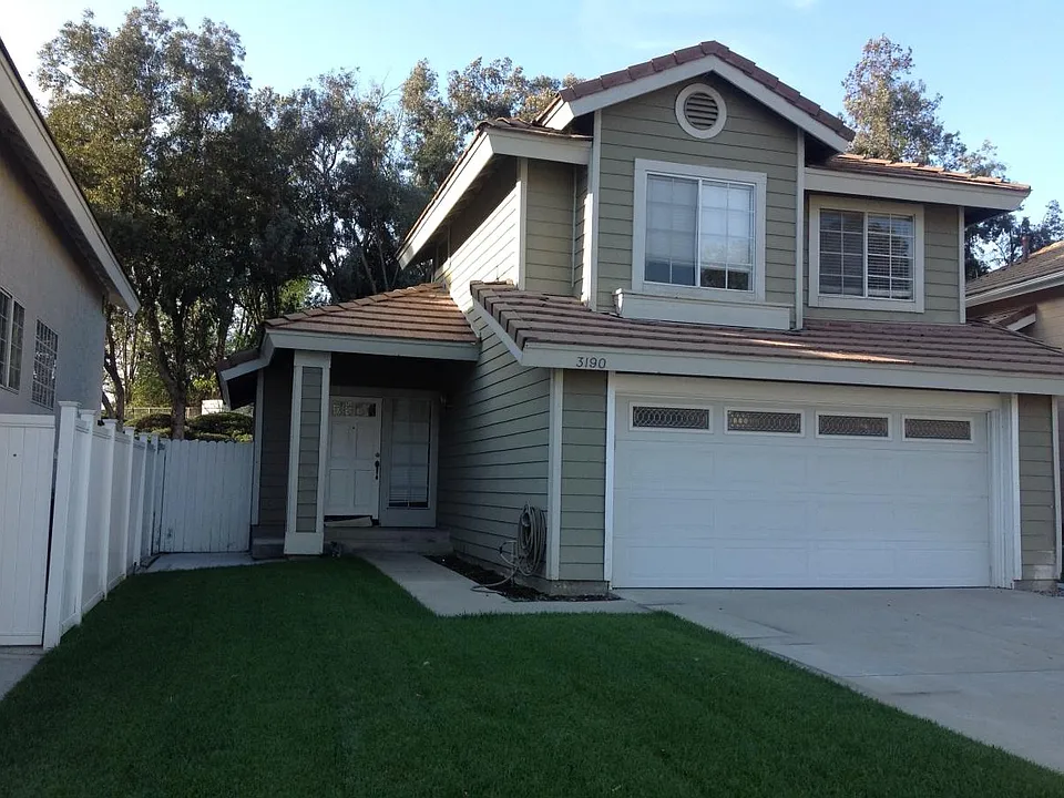 3190 Oakridge Dr