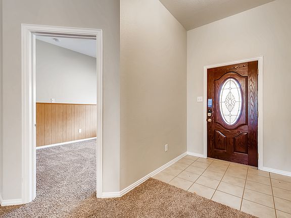 3rd image of 808 Hemlock Trl