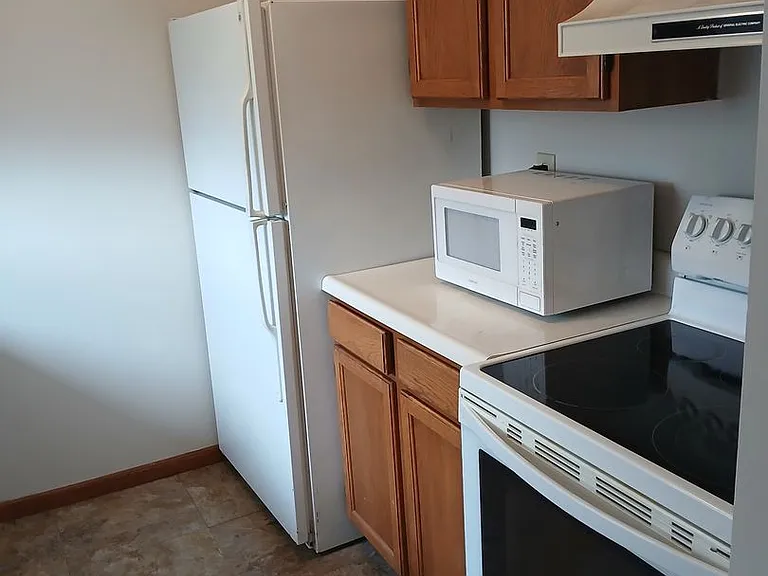2801 W Broadway #P1 — Photo 3