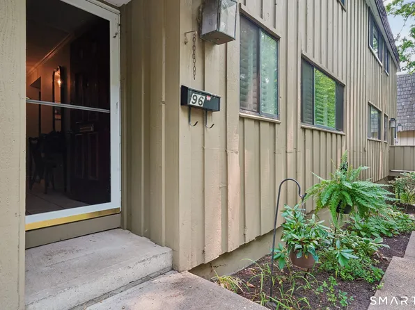 96 Ledgebrook Drive #96, Norwalk, CT 06854