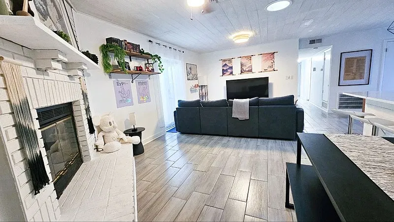 1 bed, 1.0 bath, 132 sqft, $850 — Photo 3