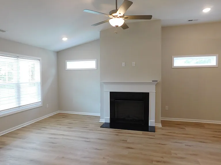 710 N B St #B — Photo 6