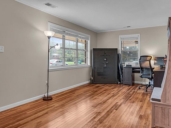 5th image of 497 Charles Ave