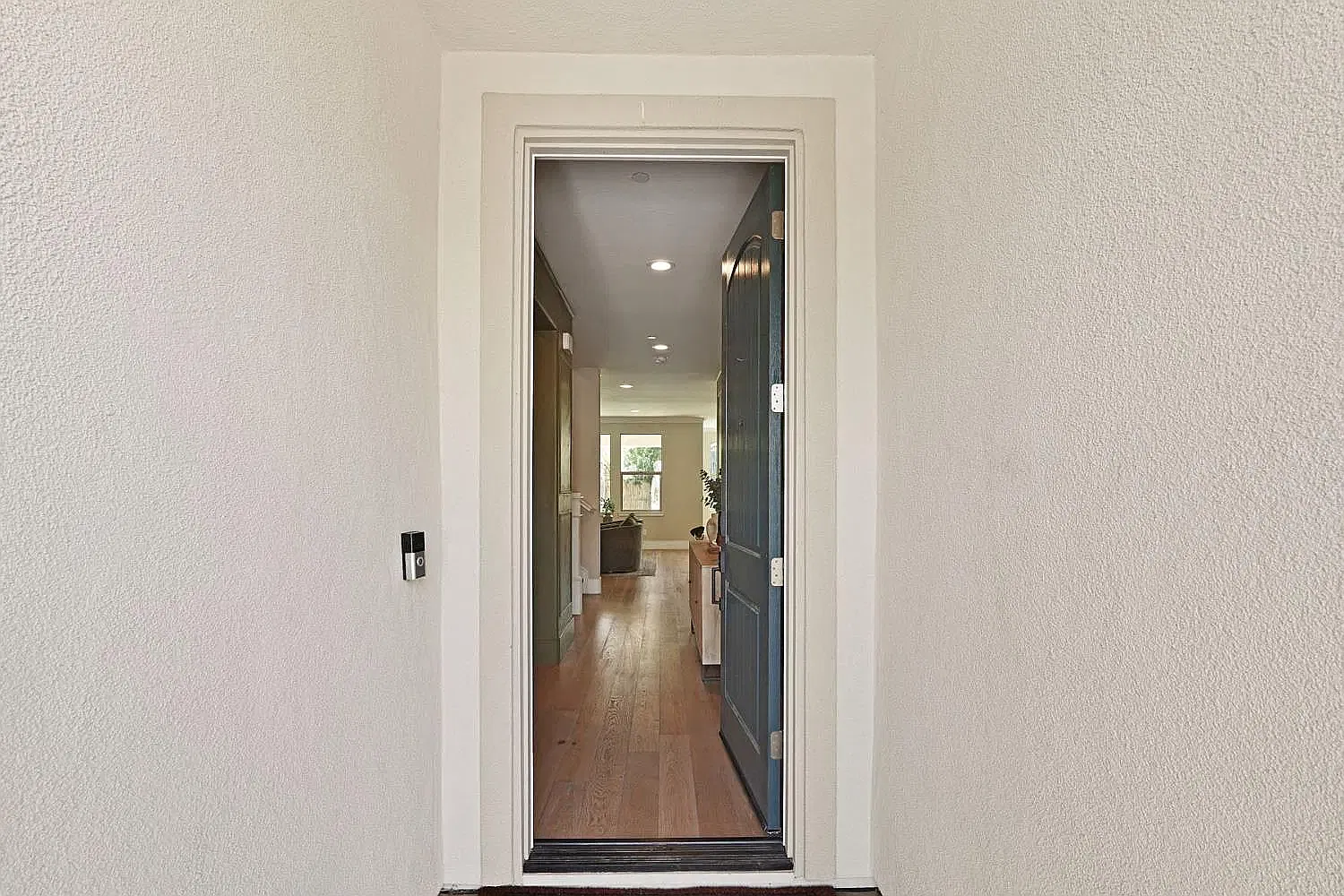 4 bed, 2493 sqft, $4,000 — Photo 3