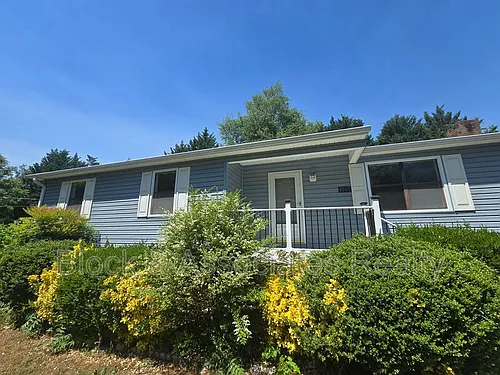 3945 Woodcrest St Photo 1
