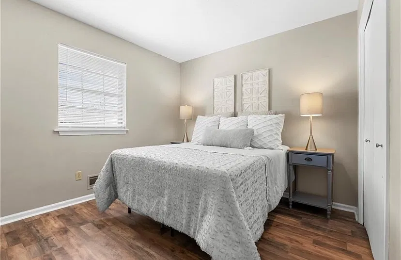 2 bed, 1.5 bath, 1100 sqft, $1,300 — Photo 3