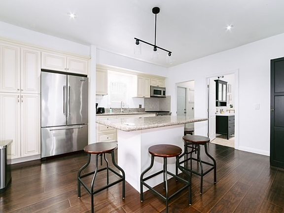 3rd image of 359-363 Poli St