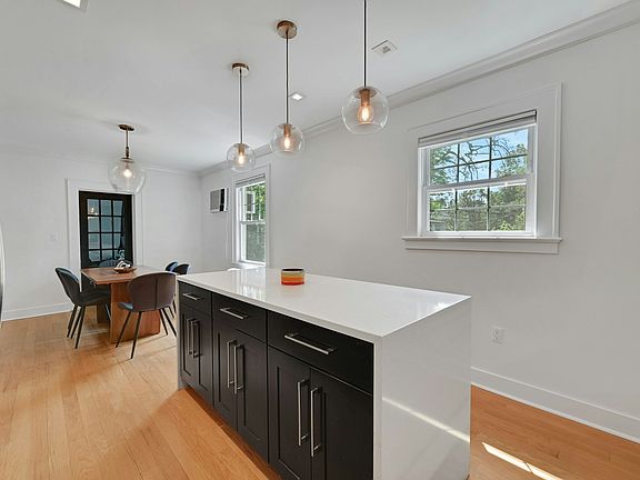 3rd image of 47 George St