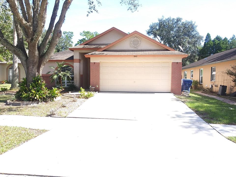 Clean and bright 3 bed, two bath with 2 car garage