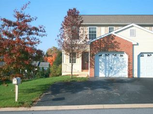 18 Grasshopper Ct, Myerstown, PA 17067