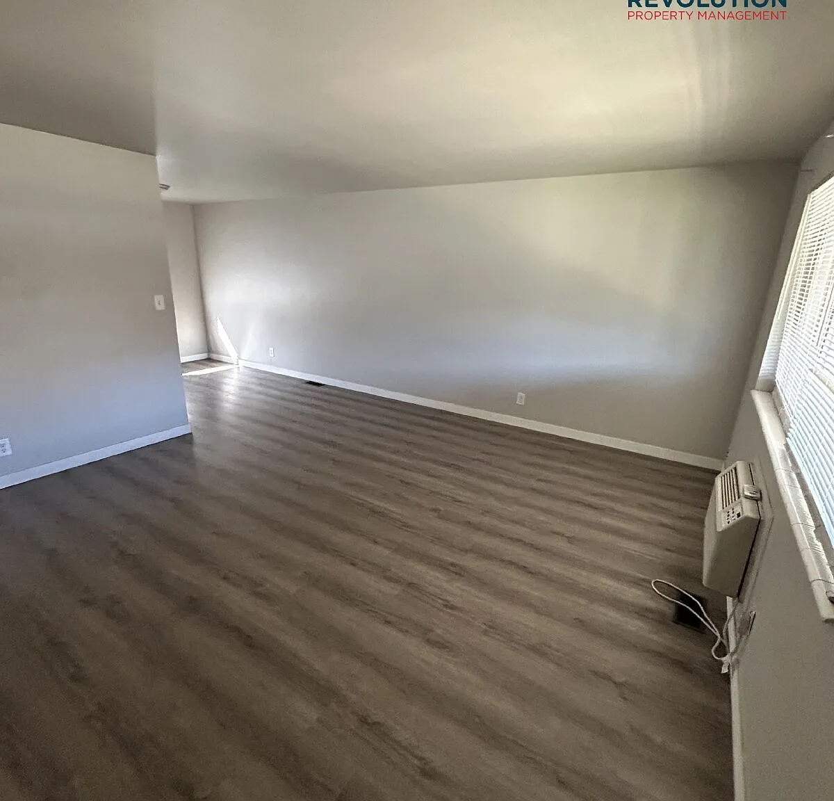 2 bed, 1.0 bath, 912 sqft, $1,100 — Photo 2