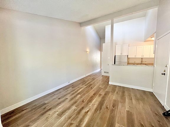3rd image of 616 25th St #4