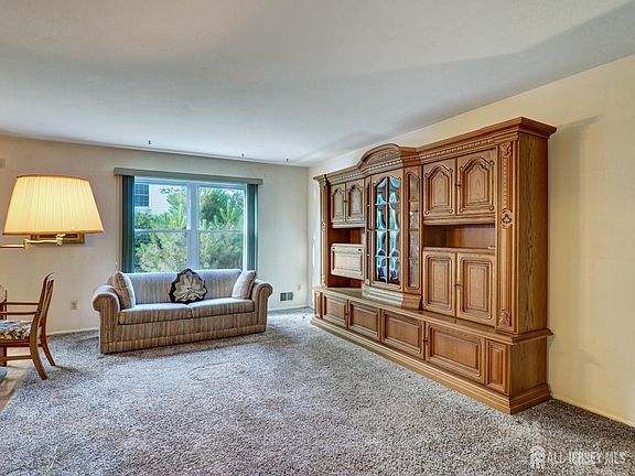 3rd image of 508 Wooden Ave