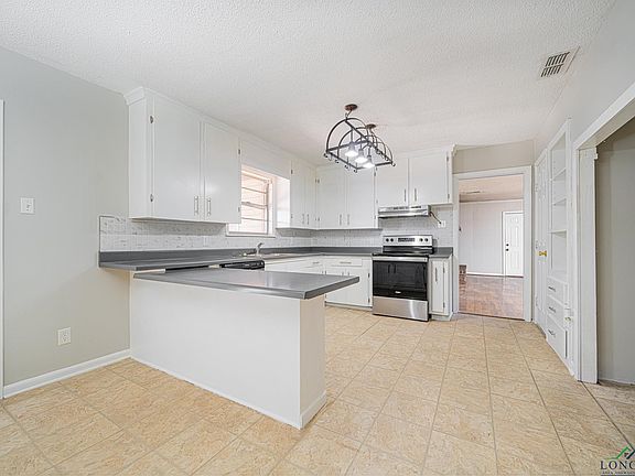 5th image of 2704 Royal Dr