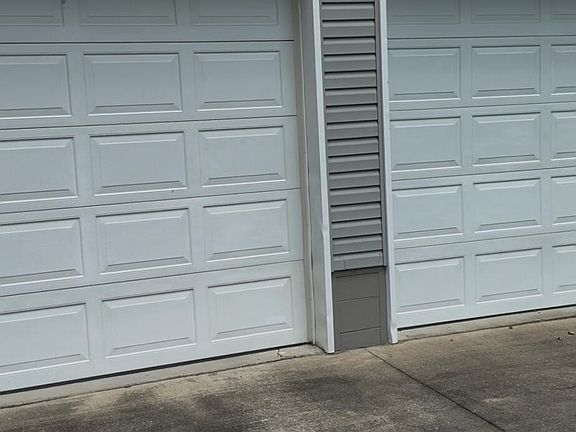 3rd image of 1039 Elmendorf Dr