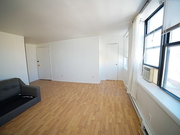 5th image of 3460 N Lincoln Ave Unit 3