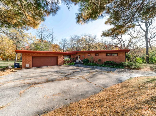 2401 Alta Vista Dr, Waukegan, IL 60087