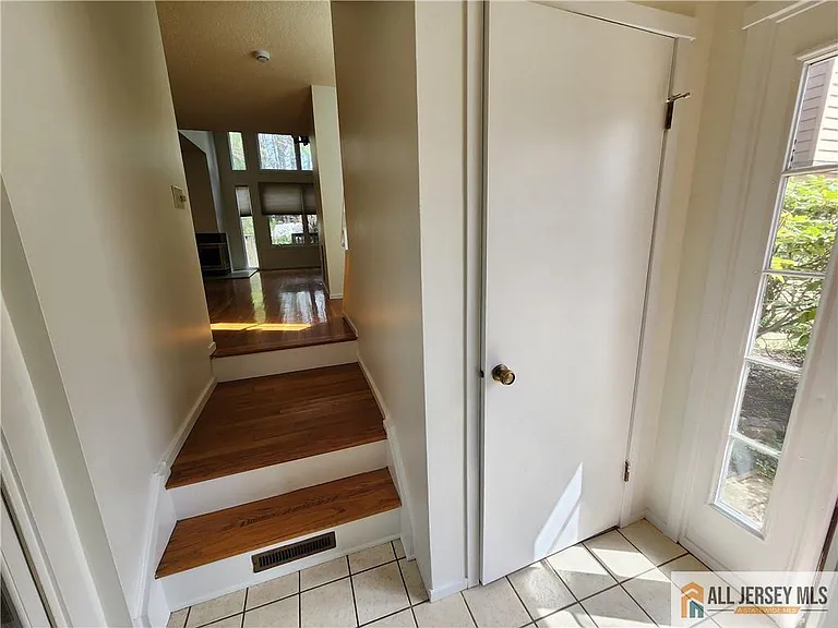 254 Sayre Dr — Photo 25