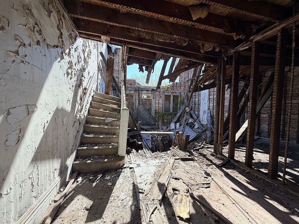 2nd image of 10643 S Champlain Ave