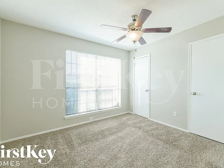 529 Valley Spring Dr — Photo 12