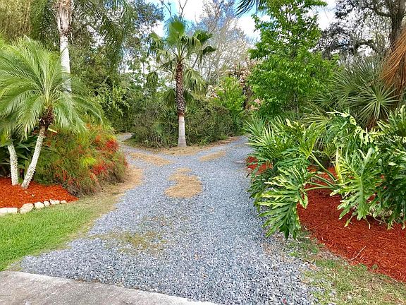 3rd image of 5801 Spruce Creek Woods Dr