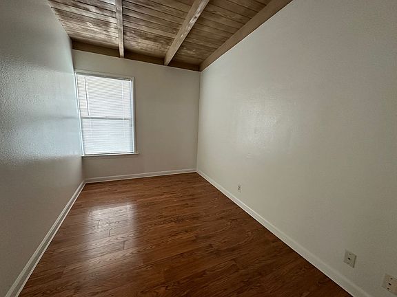 5th image of 103 Avenida Carmelo APT C