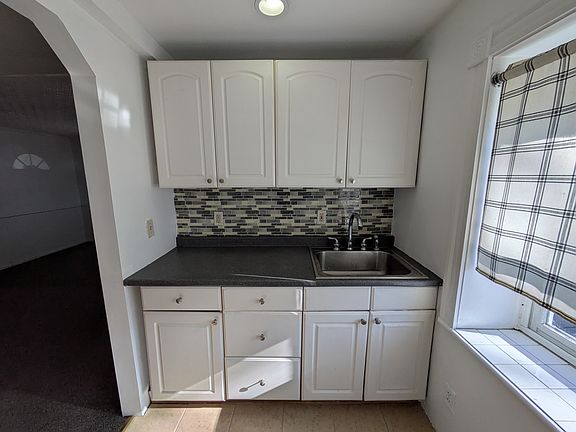4th image of 135-137 Platt St #135B