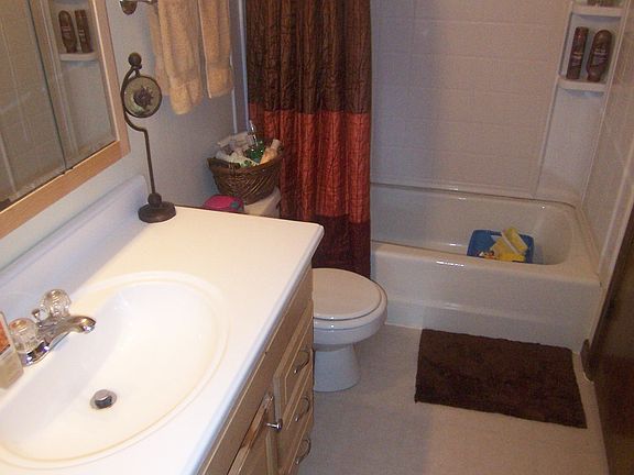 Upstairs Full Bath