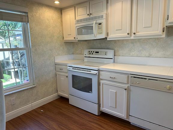 5th image of 18439 SE Wood Haven Lane #L