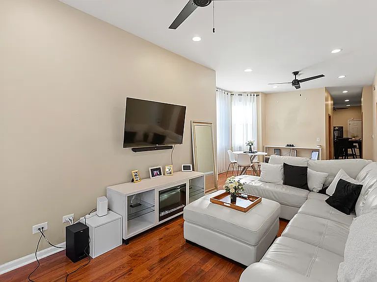 1st image of 2028 N Hamlin Ave #2F