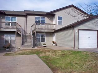 220 Berkshire Dr, Hollister, MO 65672